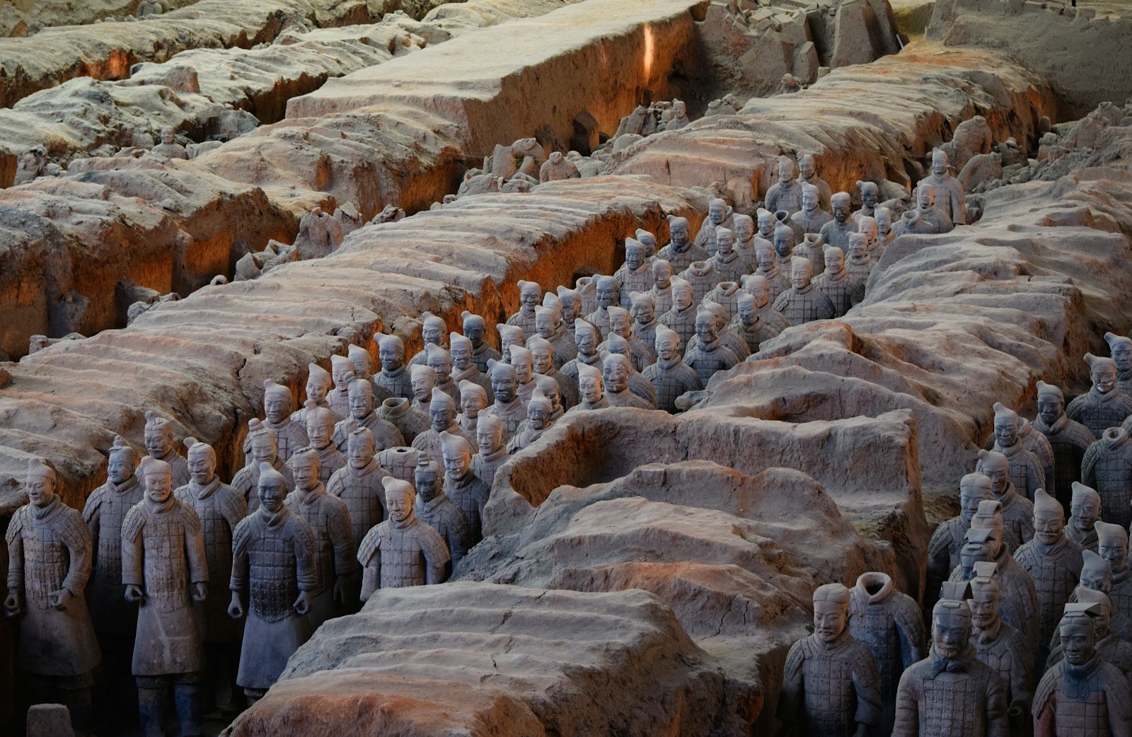 Filas de Guerreros de Terracota en el yacimiento de Xi'an
